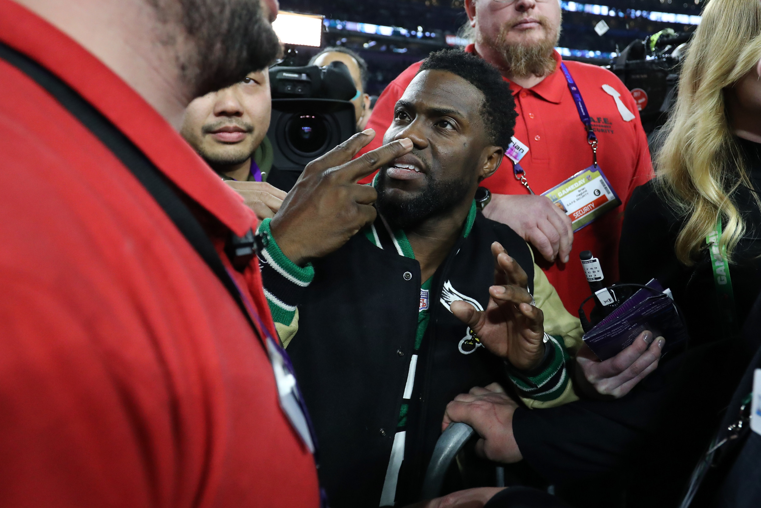 Kevin Hart Takes Shot at Philadelphia Mayor For Messing Up Eagles Chant