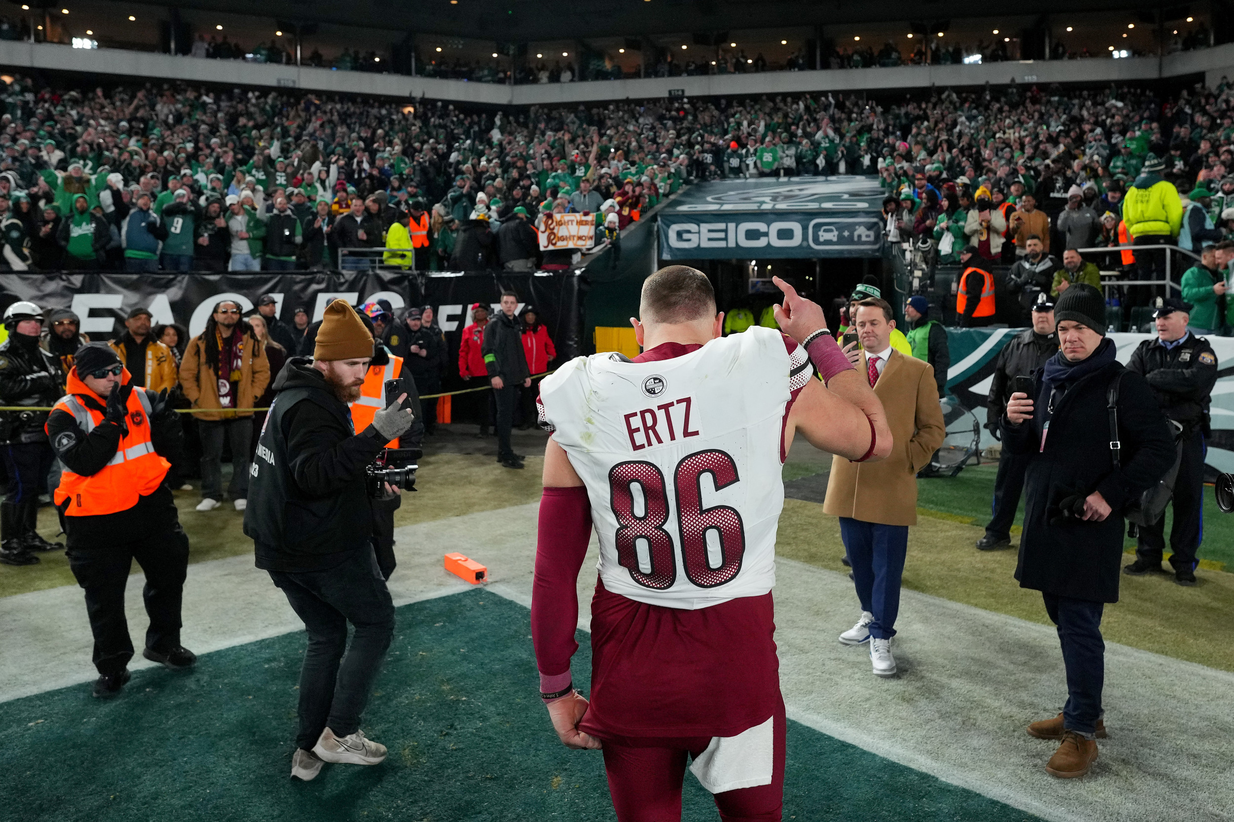 Commanders Star Zach Ertz Clears the Air About Retirement Plans Following NFC Title Loss
