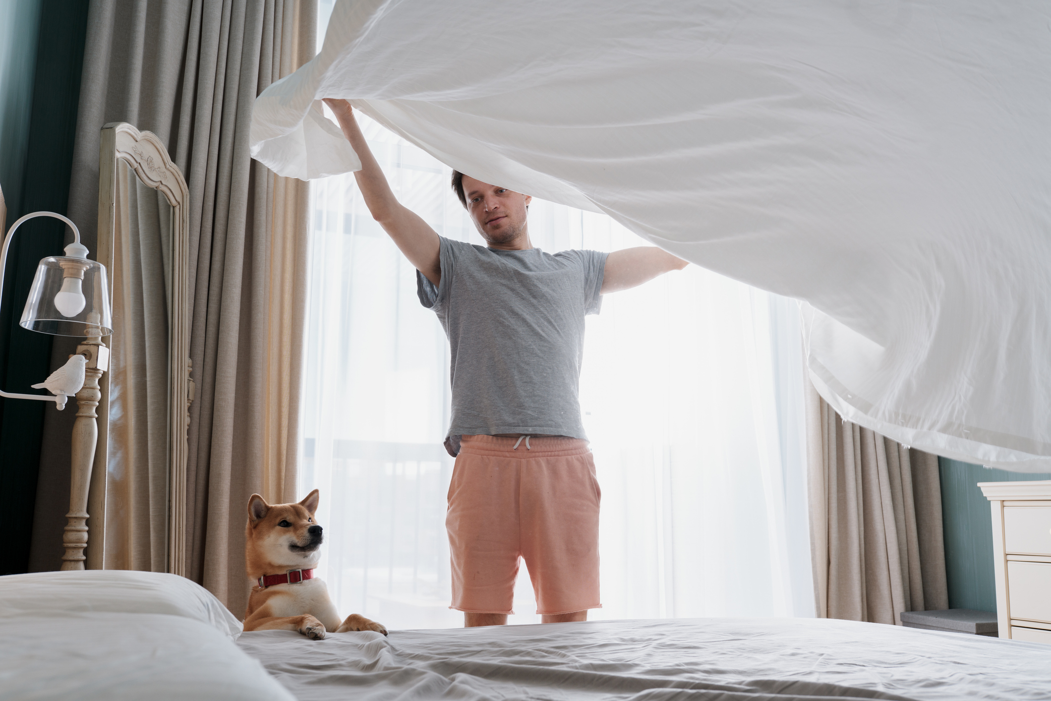 Man Has Hack for Putting Duvet Cover Back on, Backfires Terribly