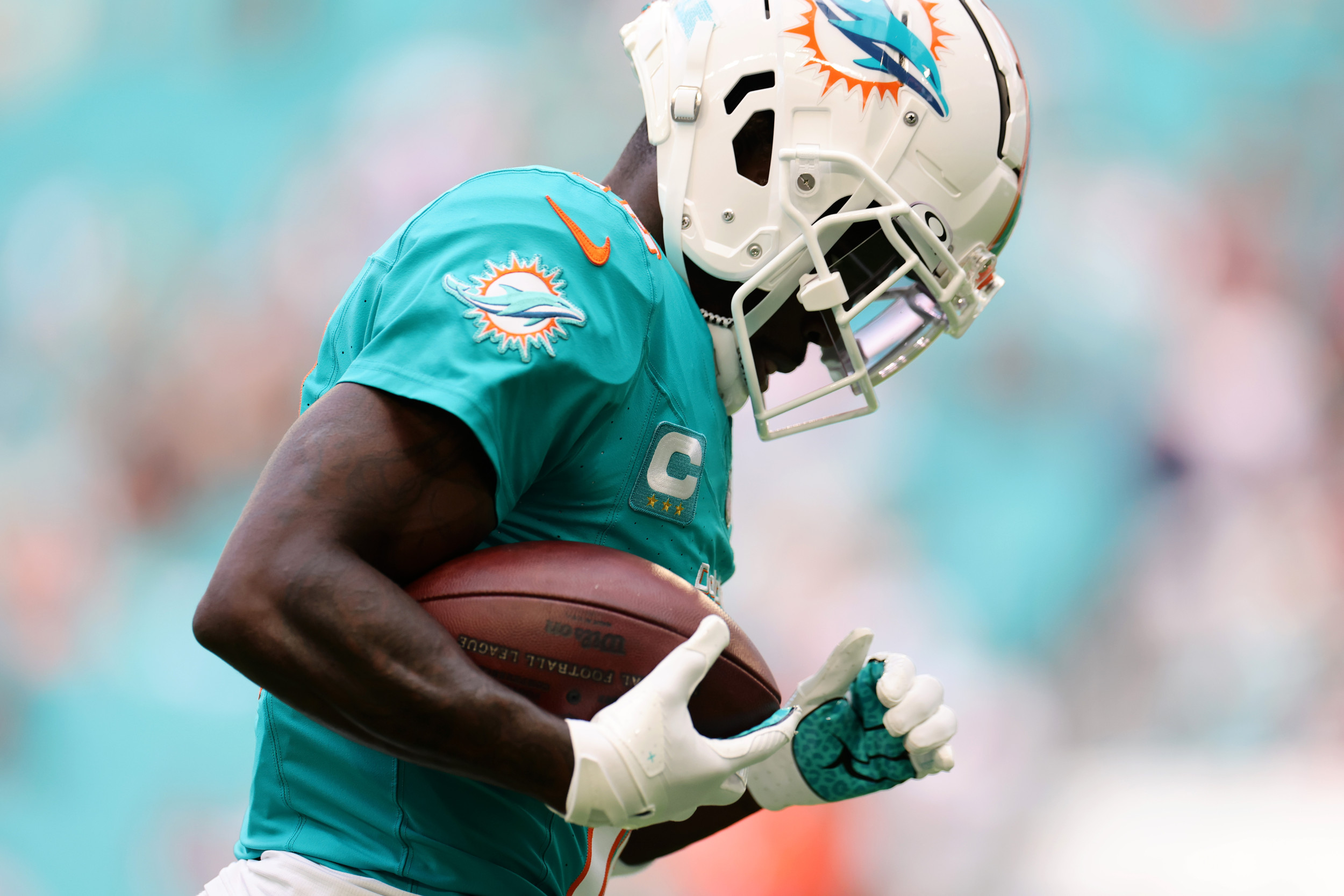 Dolphins Make Decision on Trading Tyreek Hill: Report