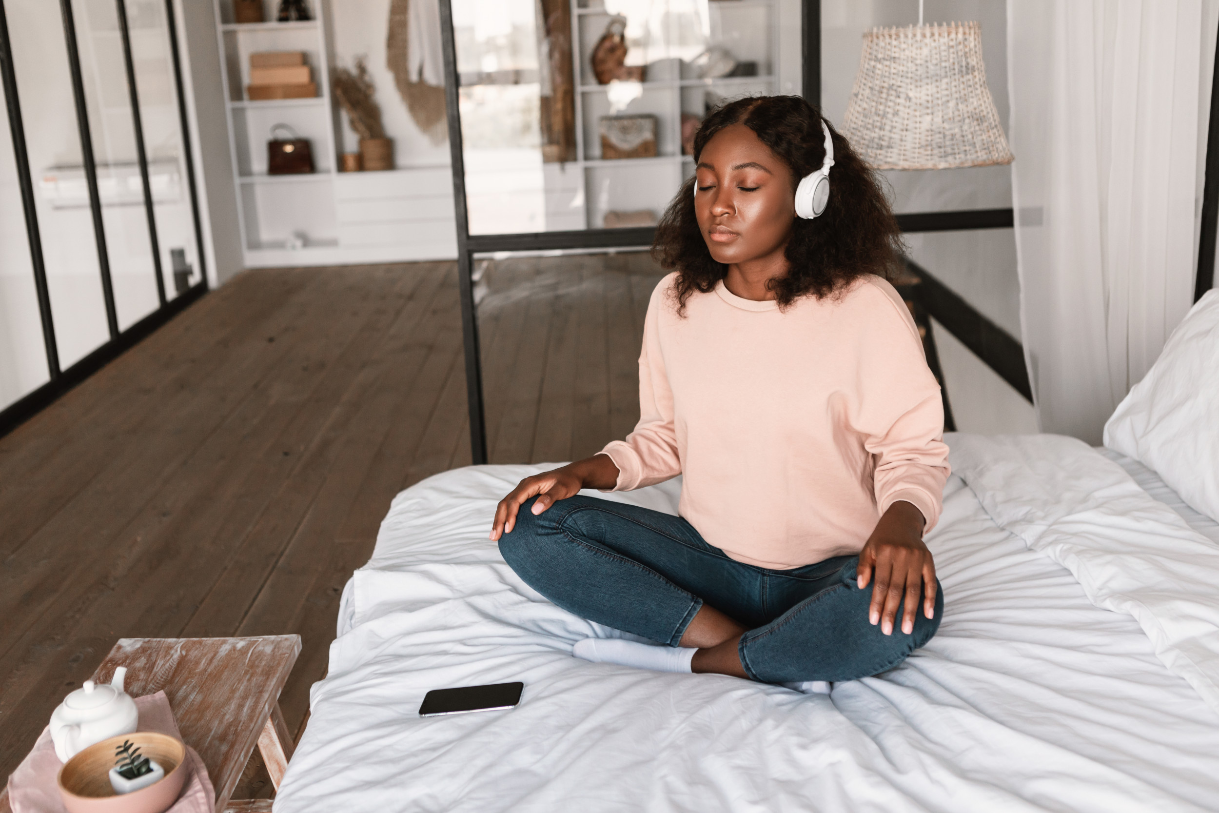 Why Physiologists Recommend These 5 Pre-Bed Habits