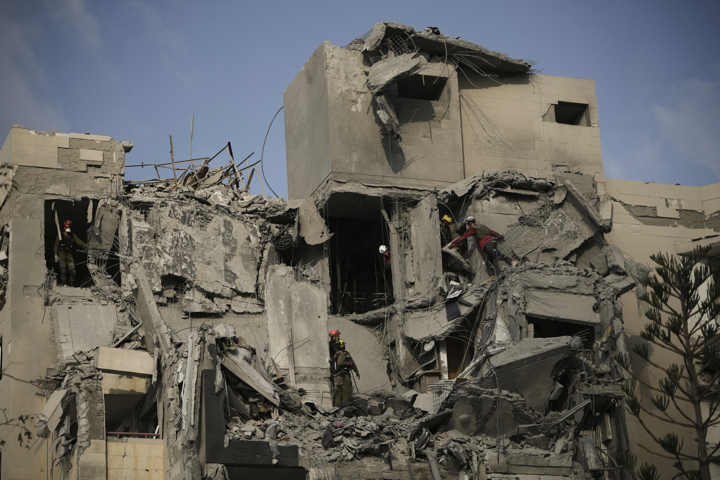 Trump Tells Iran and Israel to Heed Truce After Deadly Attack Raises Doubts