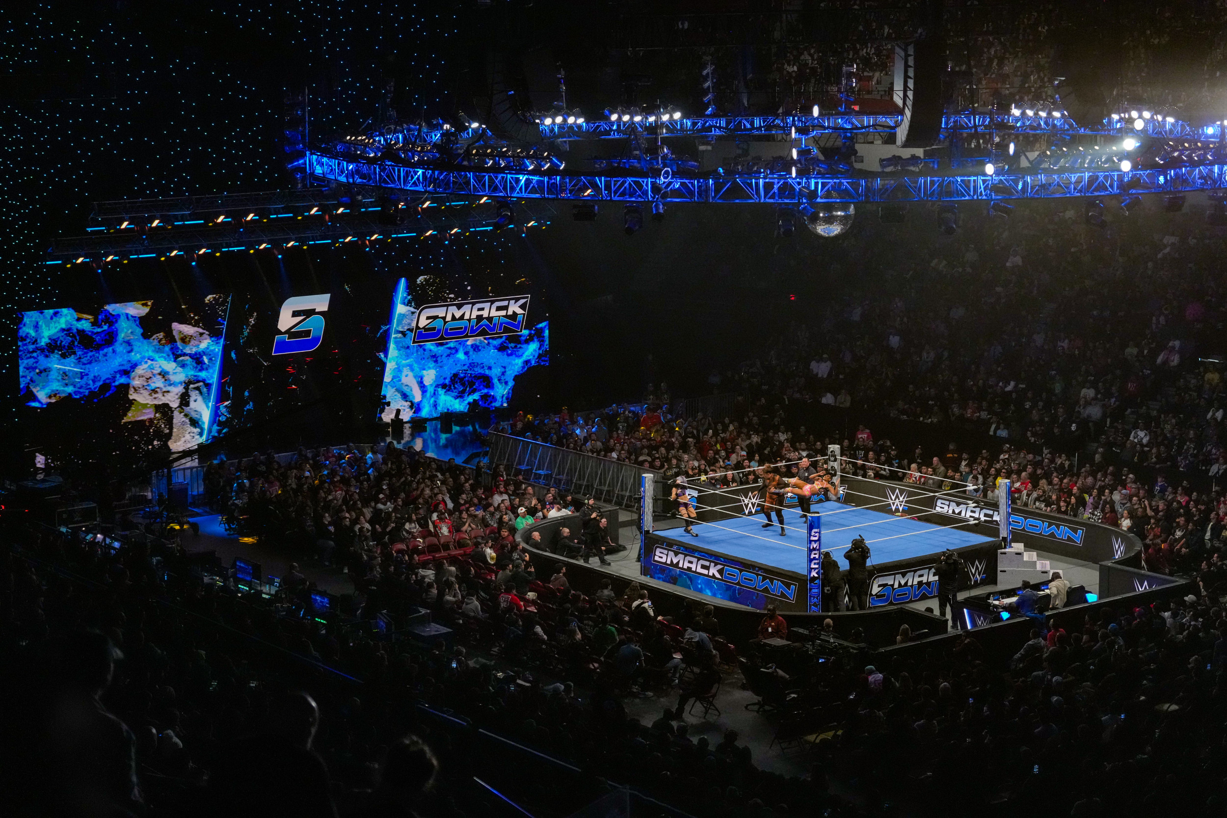 WWE SmackDown Faces Massive Technical Issues in Saudi Arabia